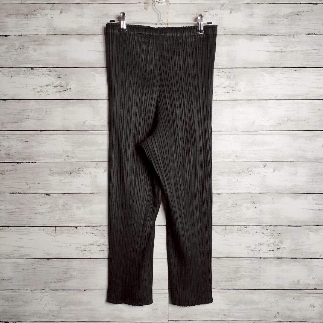 プリーツプリーズ イッセイミヤケ クロップド丈パンツ 黒 ブラック