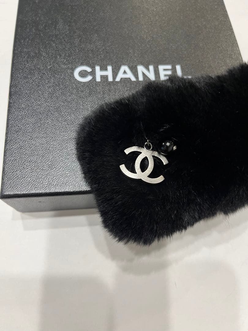 極美品☆シャネル ココマーク ファー　バングル ブレスレット ココチャーム付
