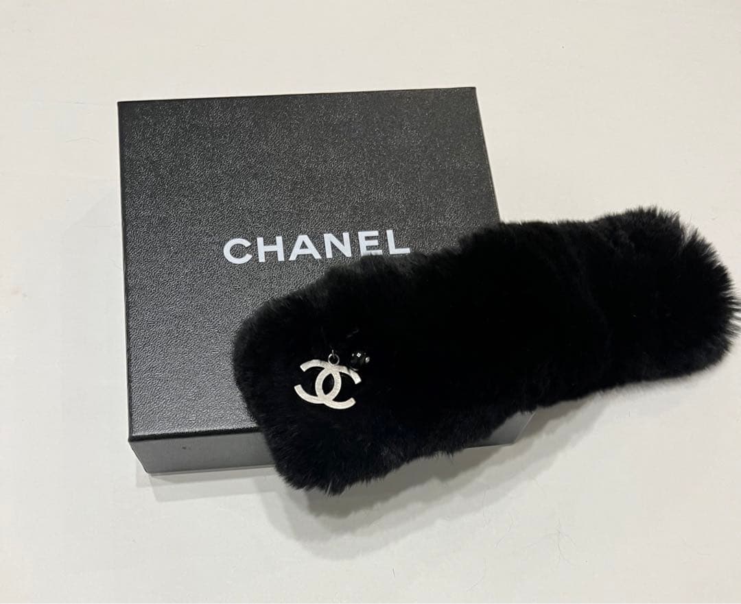 極美品☆シャネル ココマーク ファー　バングル ブレスレット ココチャーム付