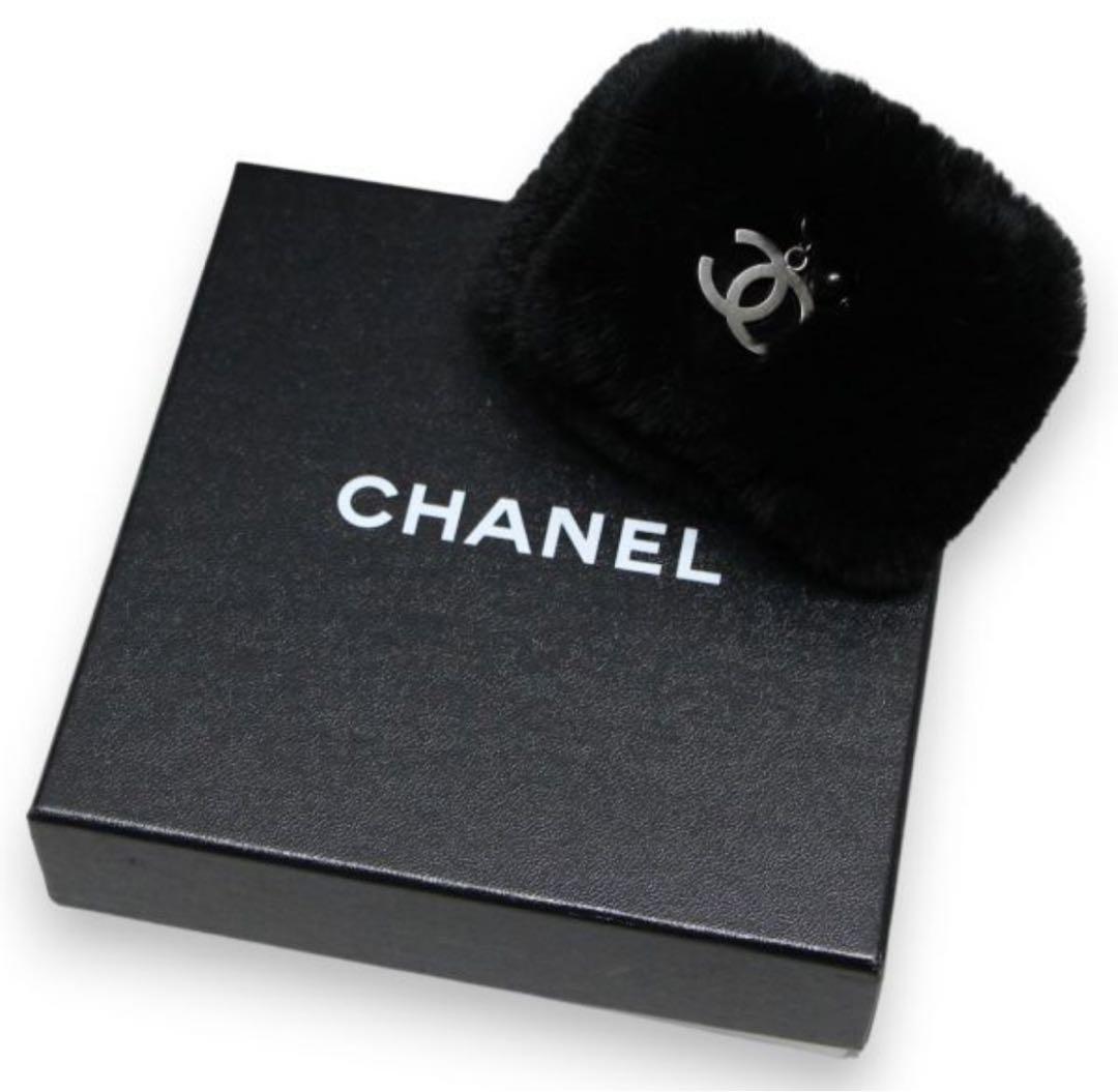 極美品☆シャネル ココマーク ファー　バングル ブレスレット ココチャーム付