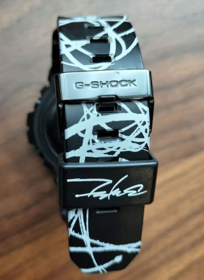 G-SHOCK FUTURA フューチュラ GD-X6900FTR-1JR