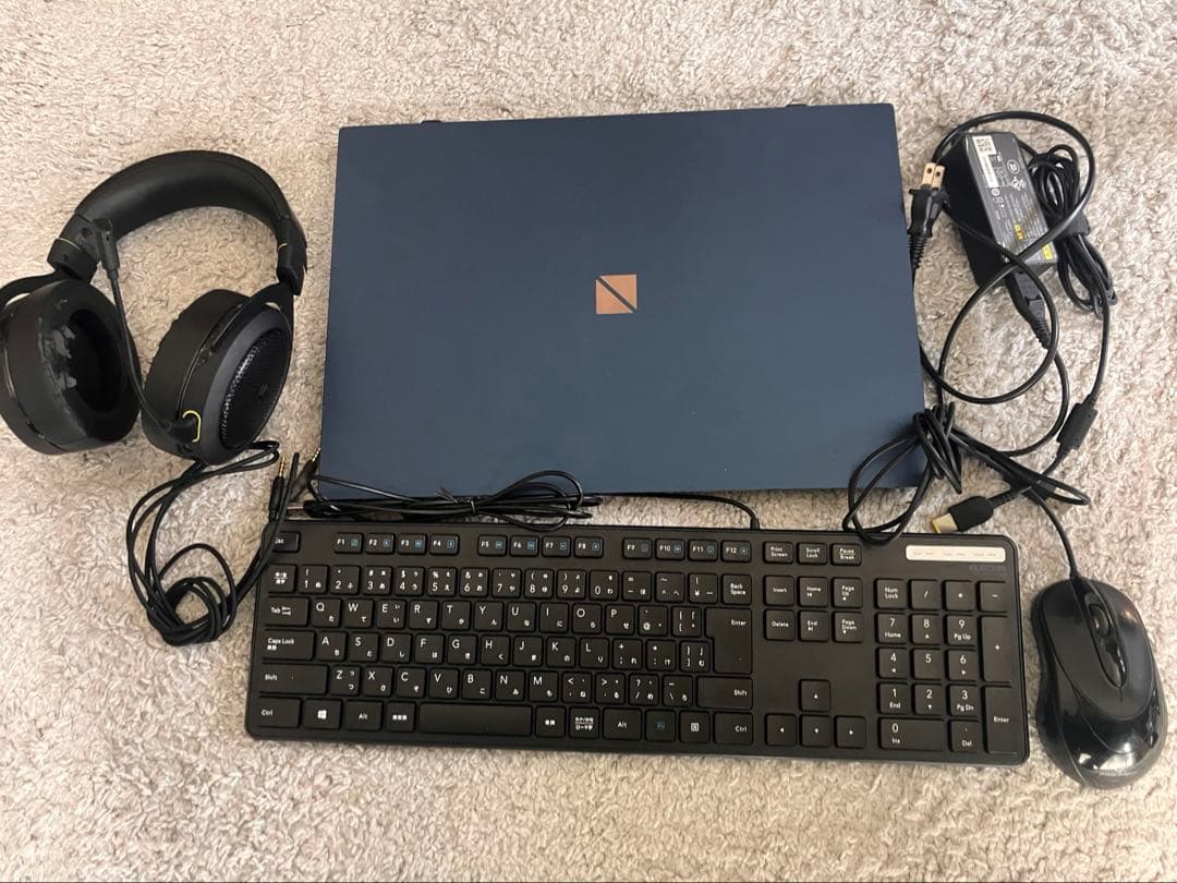 PCセット(ノートパソコン、キーボード、ヘッドホン、マウス、電源タップ)