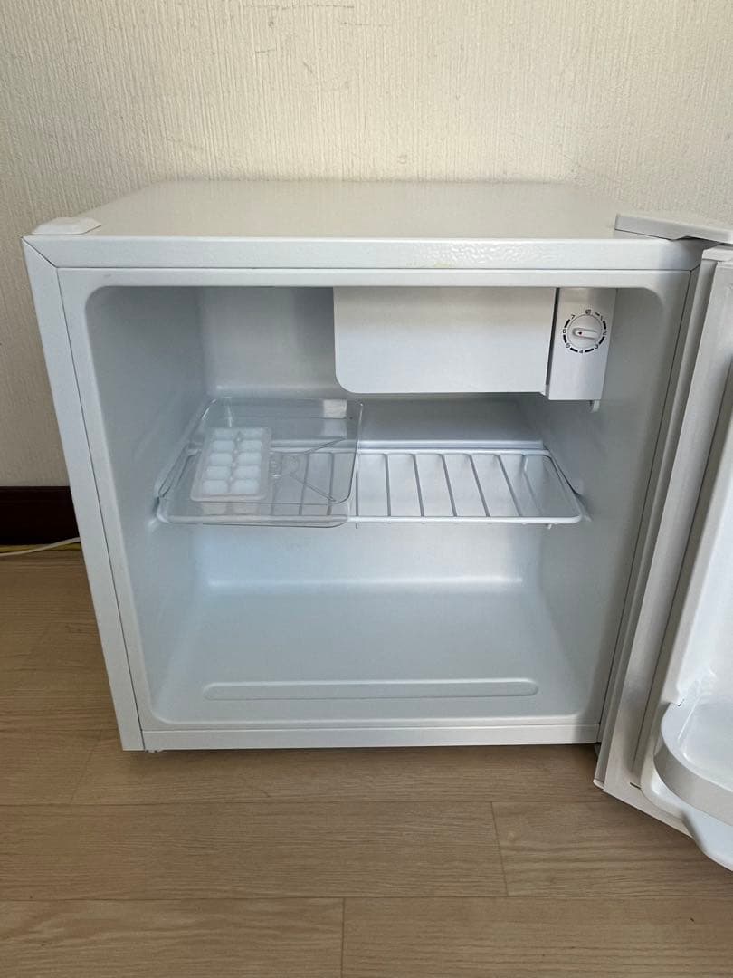 【美品 】小型冷蔵庫 46L REFAGE 2023年製YRZ-CO5L　1ドア