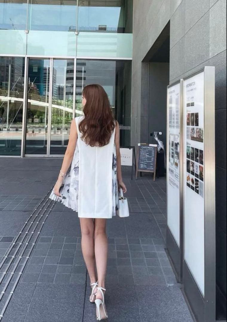 即完売品★シェリエ★ホワイトノースリーブミニワンピース