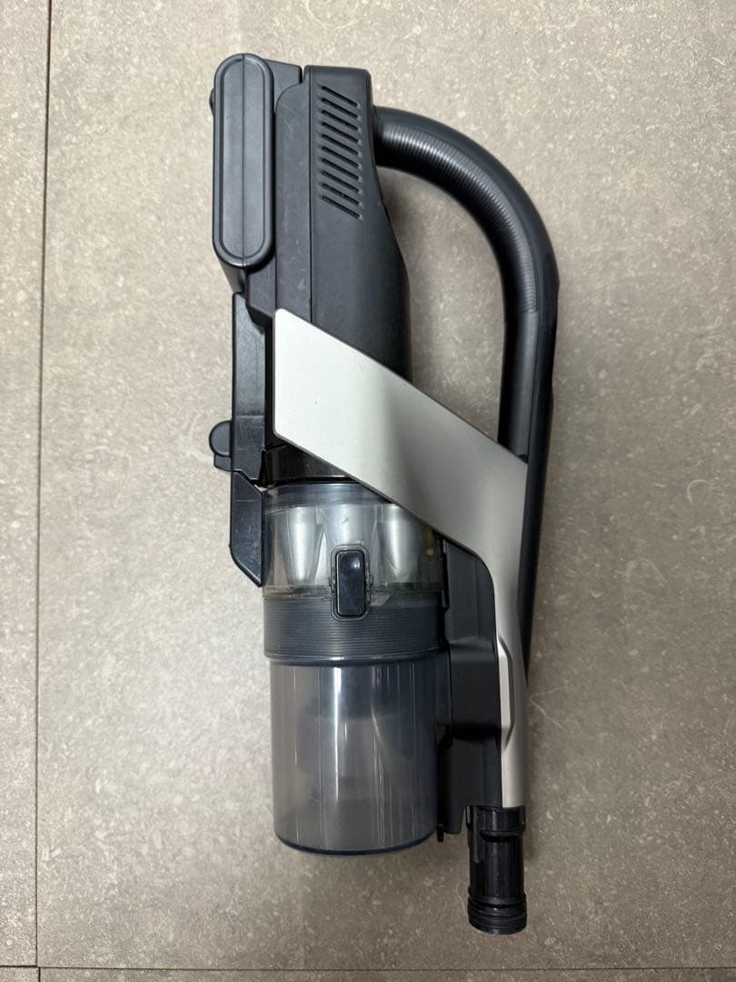 東芝◇コードレスクリーナー トルネオV◇シャイニーシルバー