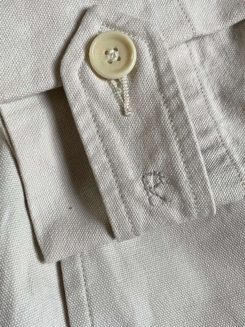 薄いグレーかかった白　カバーオール ジッパー付き