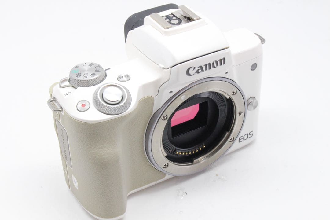 美品❣️Canon EOS Kiss M レンズキット❣️人気機種！可愛いホワイト