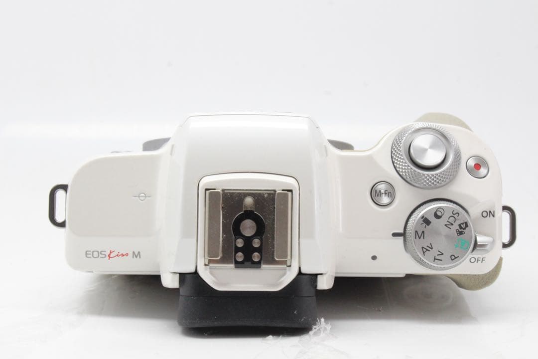 美品❣️Canon EOS Kiss M レンズキット❣️人気機種！可愛いホワイト