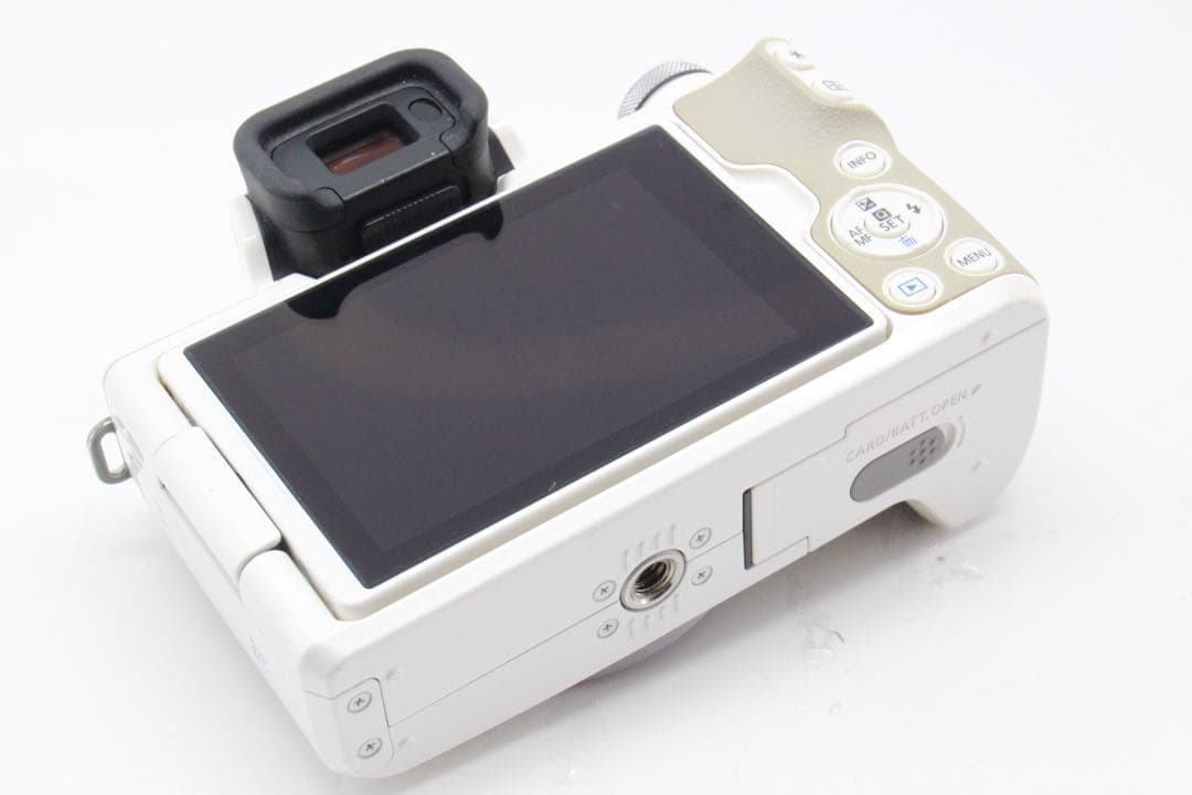 美品❣️Canon EOS Kiss M レンズキット❣️人気機種！可愛いホワイト