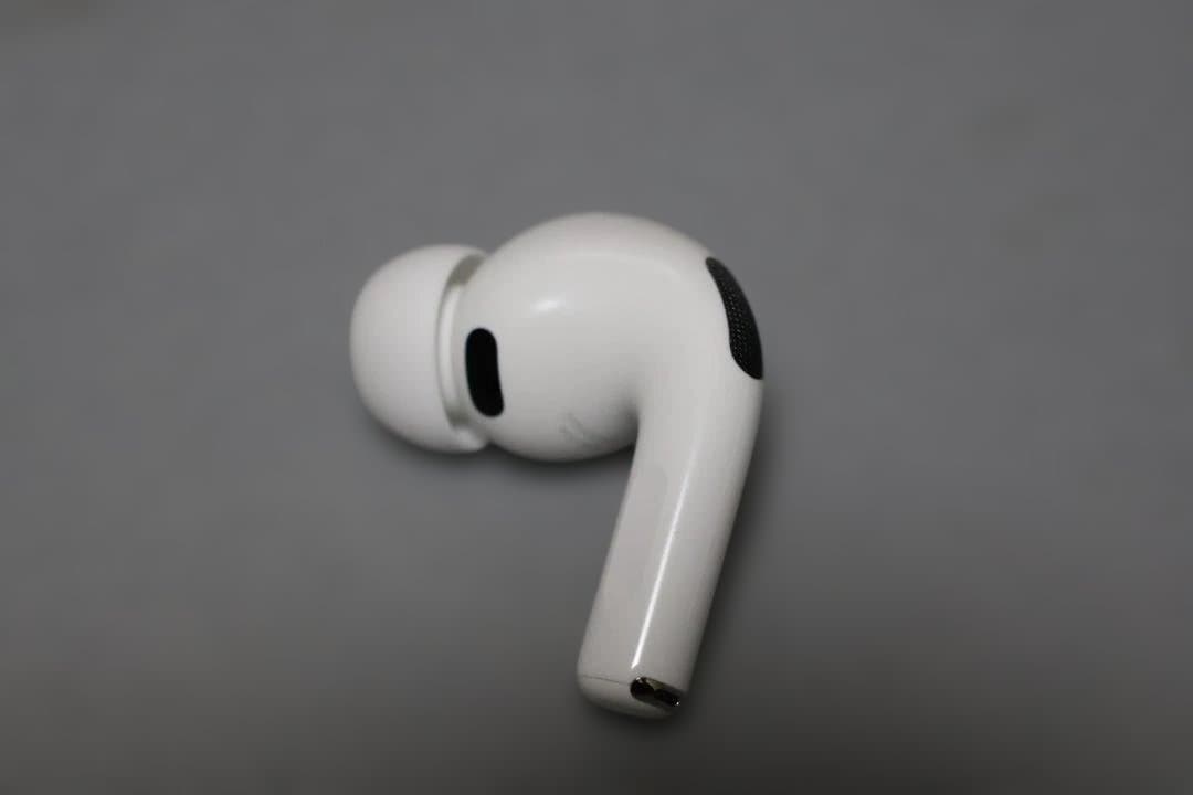 AirPods Pro 3 充電ケース付き