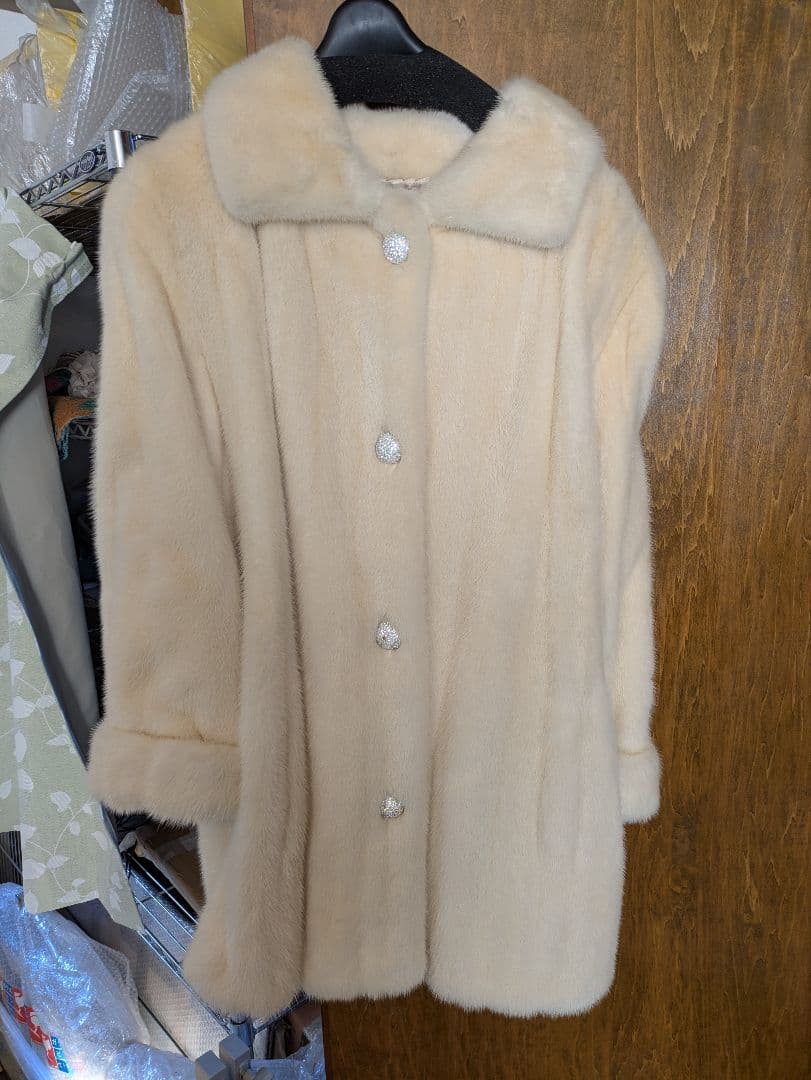 KHさん専用、寒さ対策クリーム色ファーコート ボタン付き