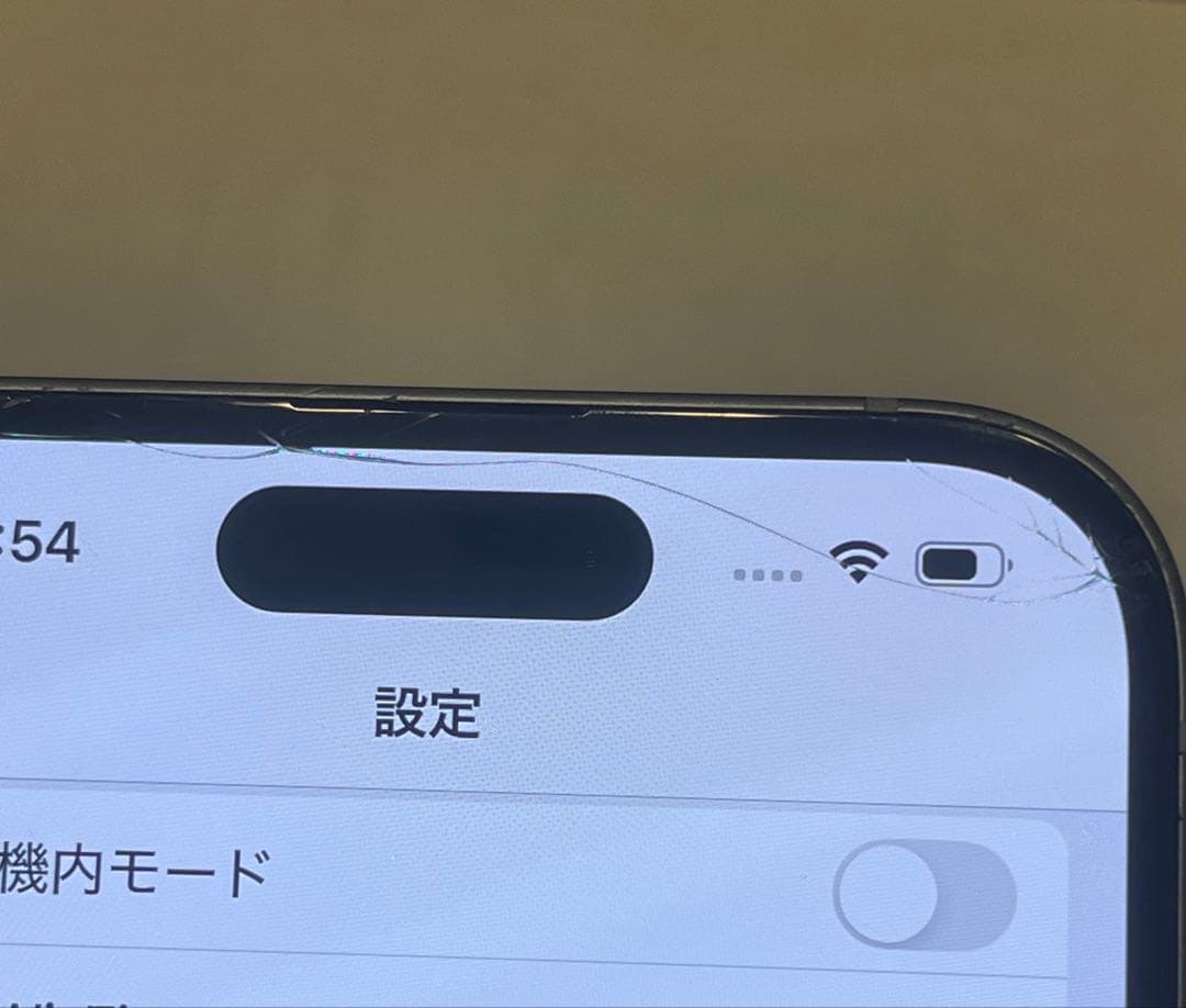 iPhone15 128GB ホワイト 画面割れあり