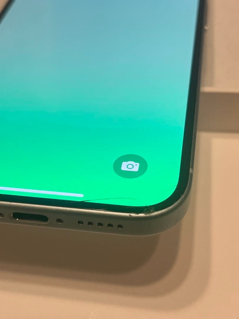 iPhone15 128GB ホワイト 画面割れあり