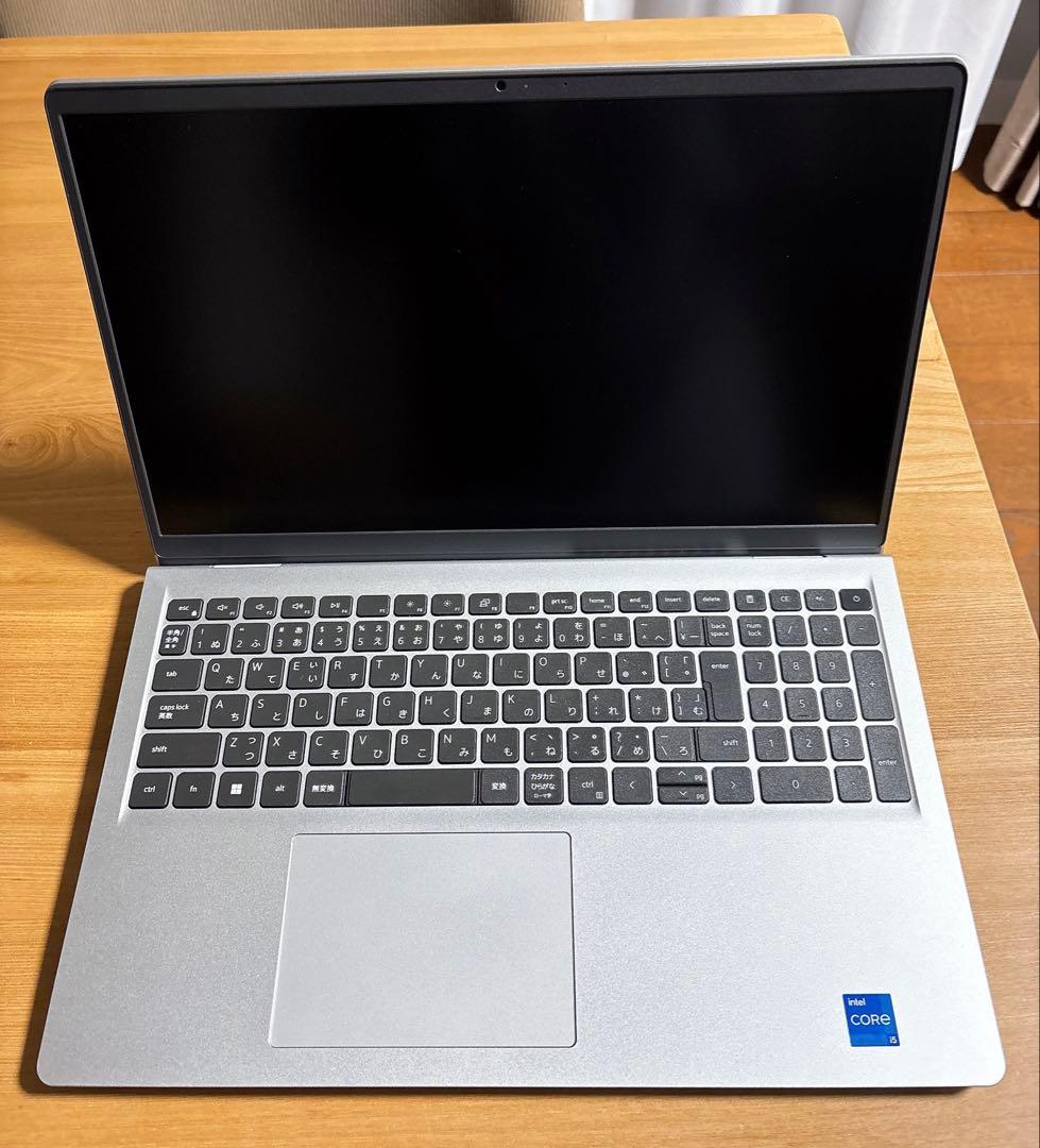 Dell Inspiron 15 3520/8GB/純正AC付き ＋おまけ付き‼️