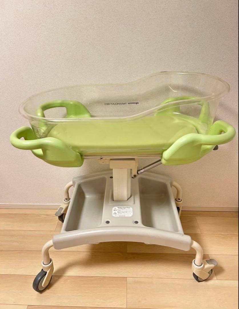 パラマウントベッド 新生児ベッド KB-115 産婦人科　病院と同じ