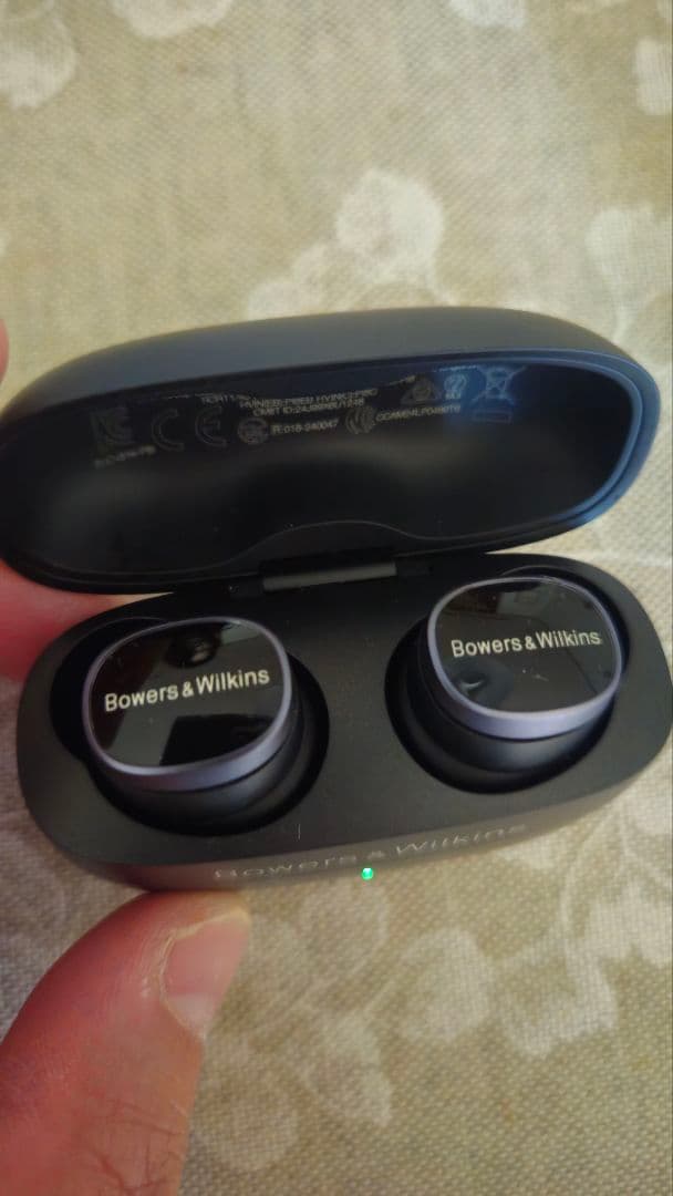 Bowers & Wilkins PI8 ワイヤレスイヤホン　中古美品
