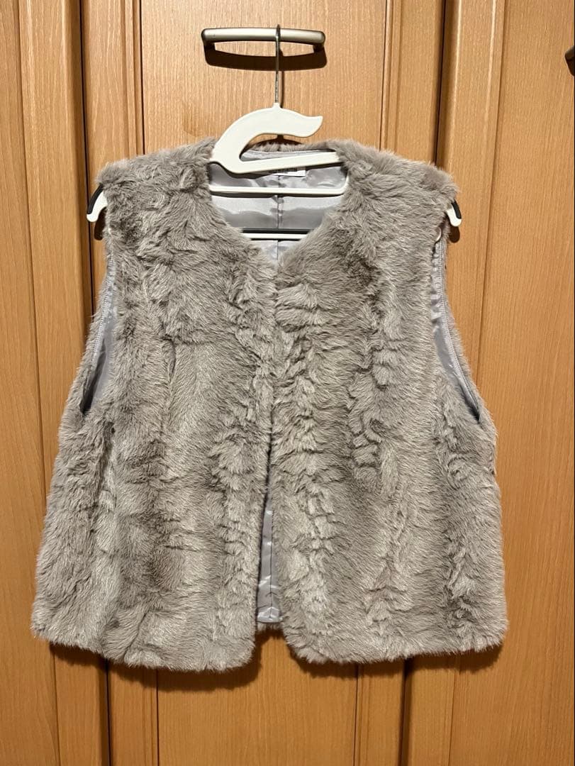 【新品】BEAUTY&YOUTH ユナイテッドアローズ　フェイクファーベスト