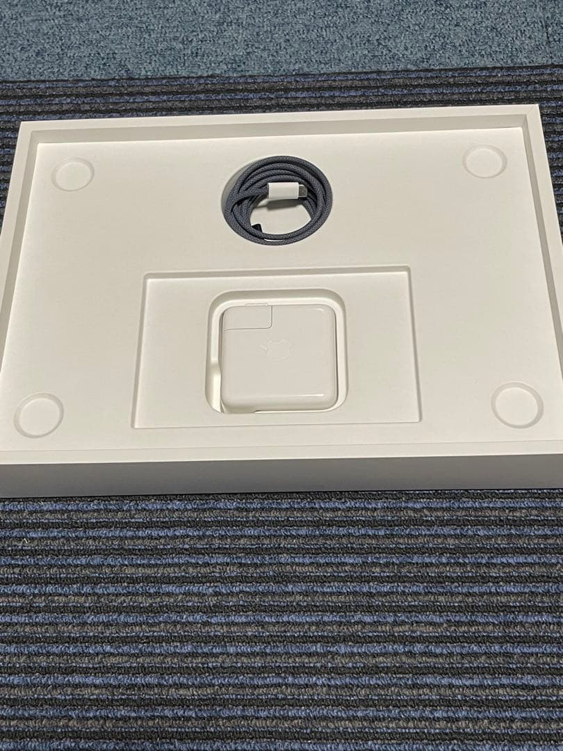 【ほぼ未使用】MacBook Air 13インチ　M2 キーボード・マウス付き