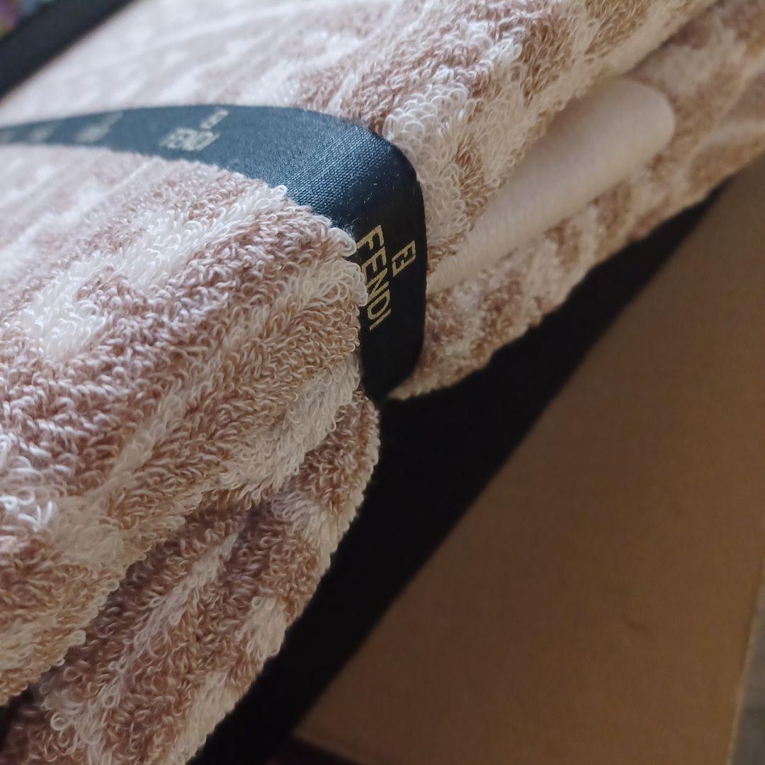 FENDI フェンディ タオルケット ズッカ柄 FF柄　新品　箱付き