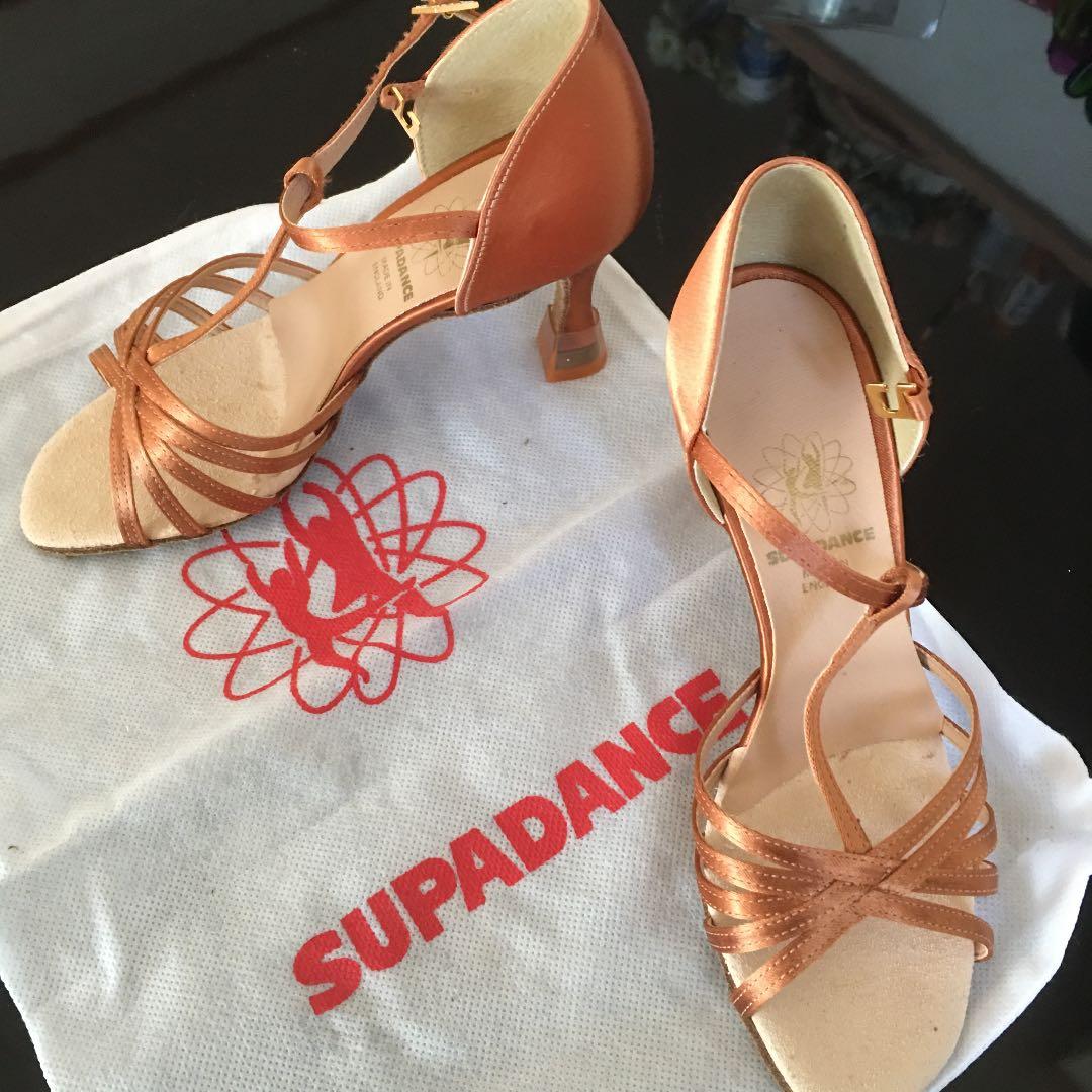 イギリス製の正式なラテンダンスシューズ