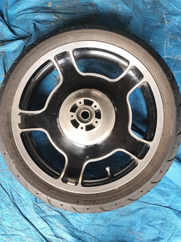 ハーレー純正FLHXフロントホイール　1インチベアリング 18インチ×3.5中古