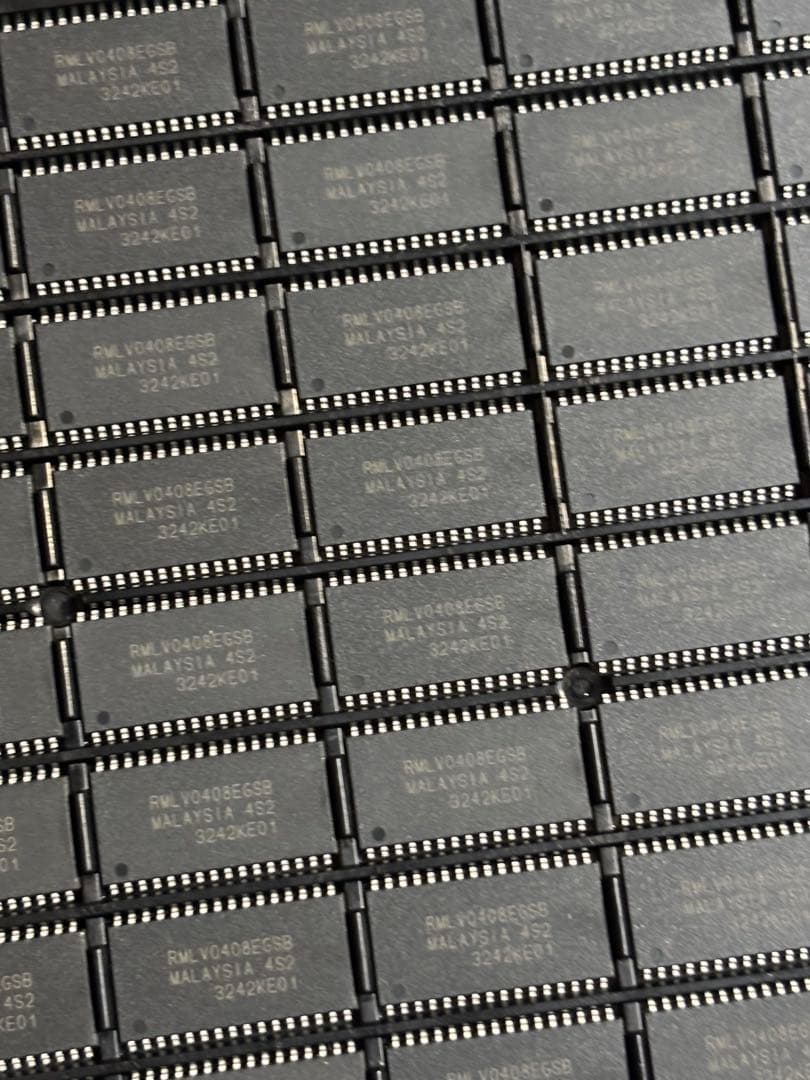 302個。電子部品ICチップRMLV0408EGSB4S2長期保管品新品同様未使