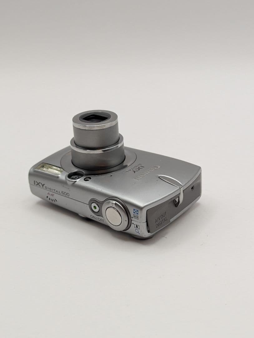 Canon IXY DIGITAL 600 シルバー