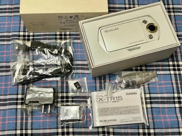 デジタルカメラ CASIO EXILIM EX-TR15WE