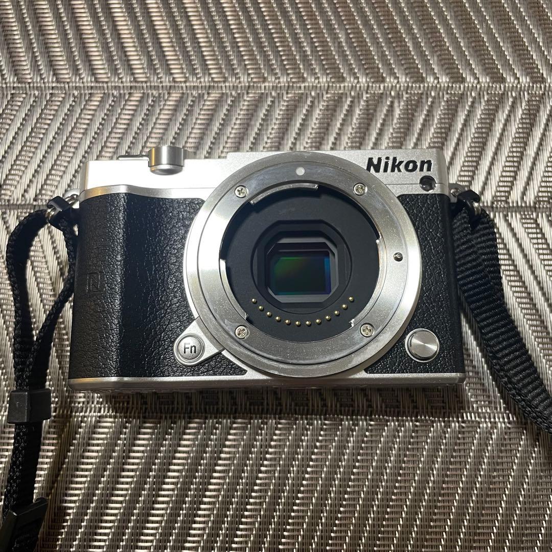 【値下げ中】Nikon 1 J5 ミラーレス一眼ダブルレンズキット