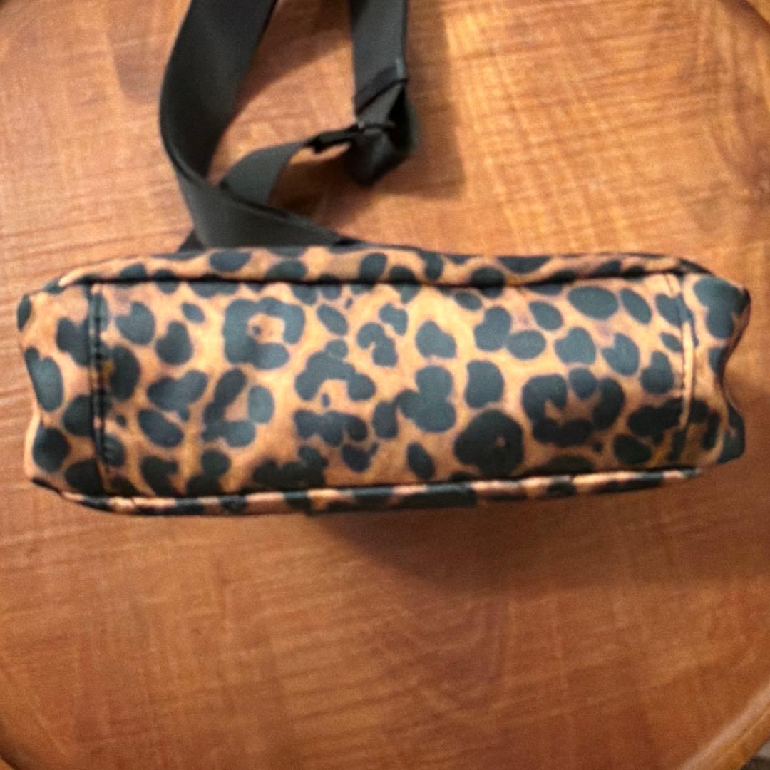 【美品】  London レオパード クロスボディバッグ