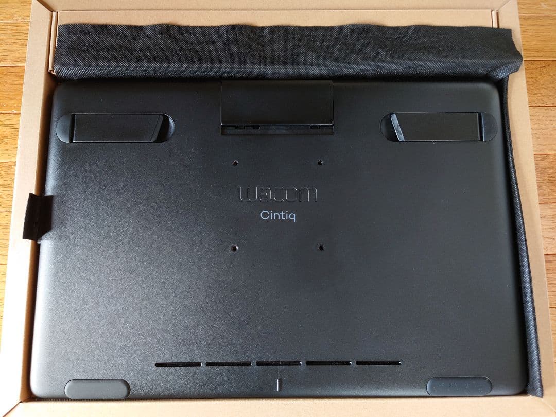 Wacom Cintiq 16 液晶ペンタブレット 本体 グローブ(M)付き