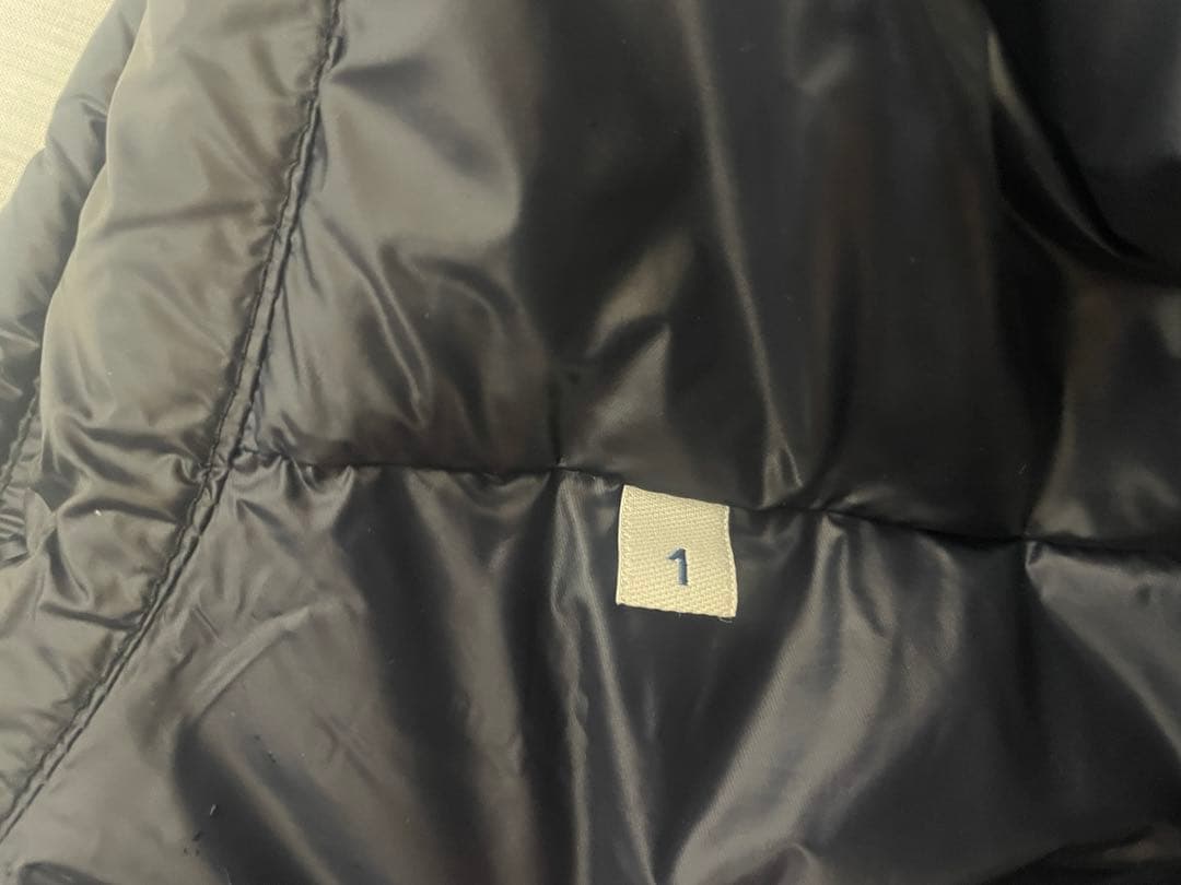 モンクレール ネイビー ダウンベスト