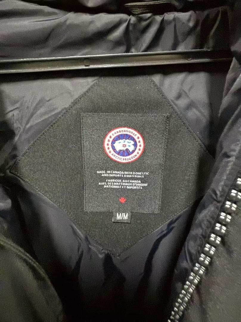   黒 ダウンジャケット