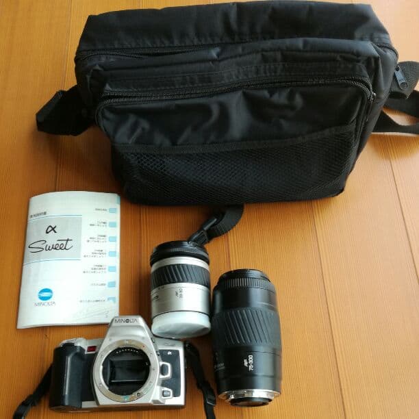 フィルムタイプ一眼レフカメラのセットです