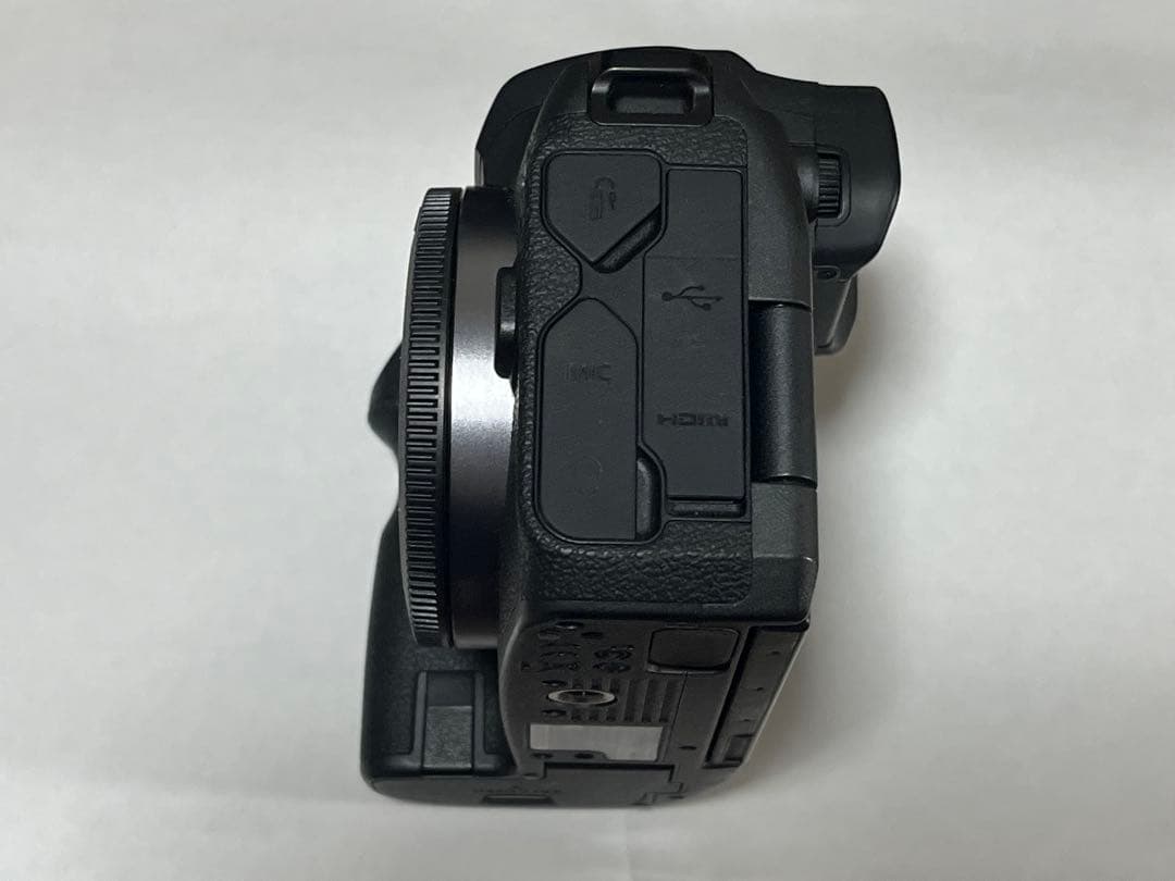 CANON EOS R ボディ　箱、付属品、おまけあり 1万ショット以下