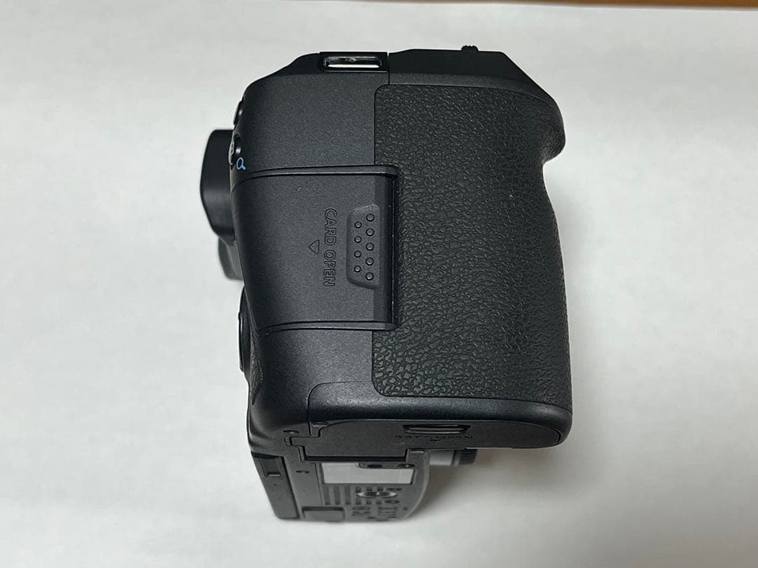 CANON EOS R ボディ　箱、付属品、おまけあり 1万ショット以下