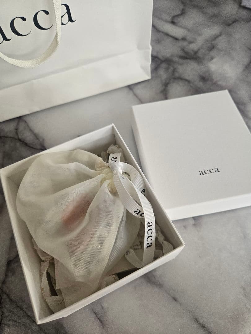 新品 未使用 美品 acca ストーン付きヘアクリップ