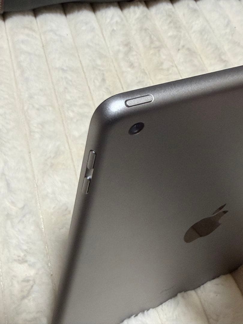 iPad 第6世代 9.7インチ Wi-Fiモデル 32GB スペースグレイ