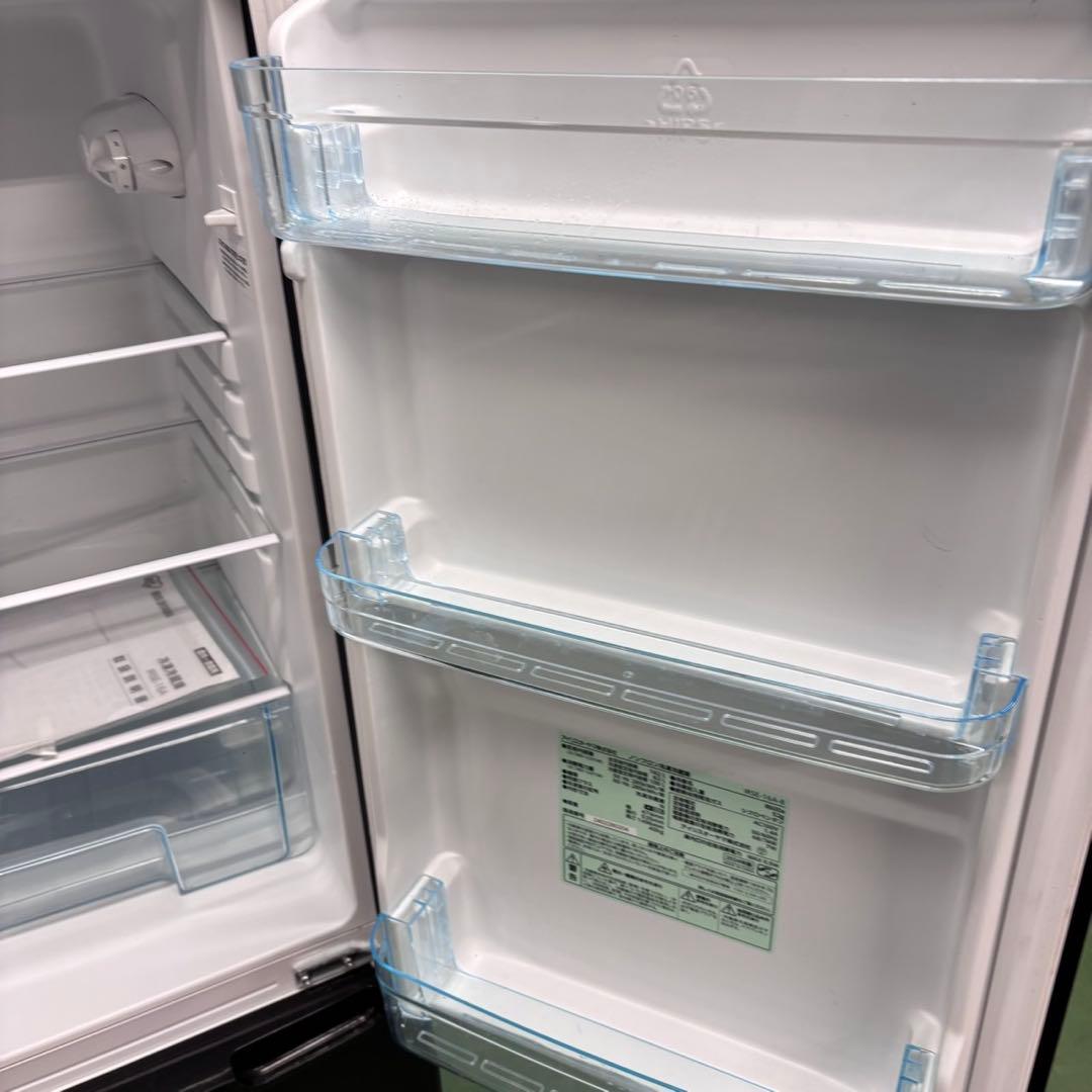 682 冷蔵庫　小型　一人暮らし　200L弱 スリムデザイン　2024年製　美品