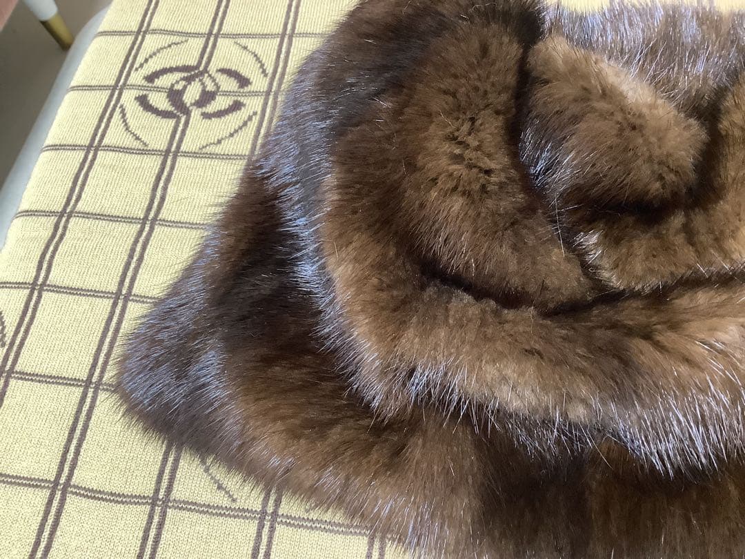 まるちーず様♪マロンミンク　柔らかでツヤツヤ　スヌード　白地のミンク付き手袋