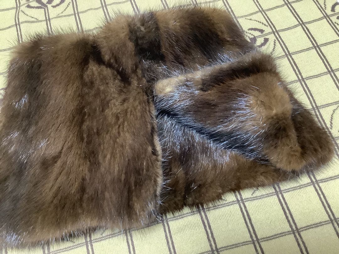 まるちーず様♪マロンミンク　柔らかでツヤツヤ　スヌード　白地のミンク付き手袋