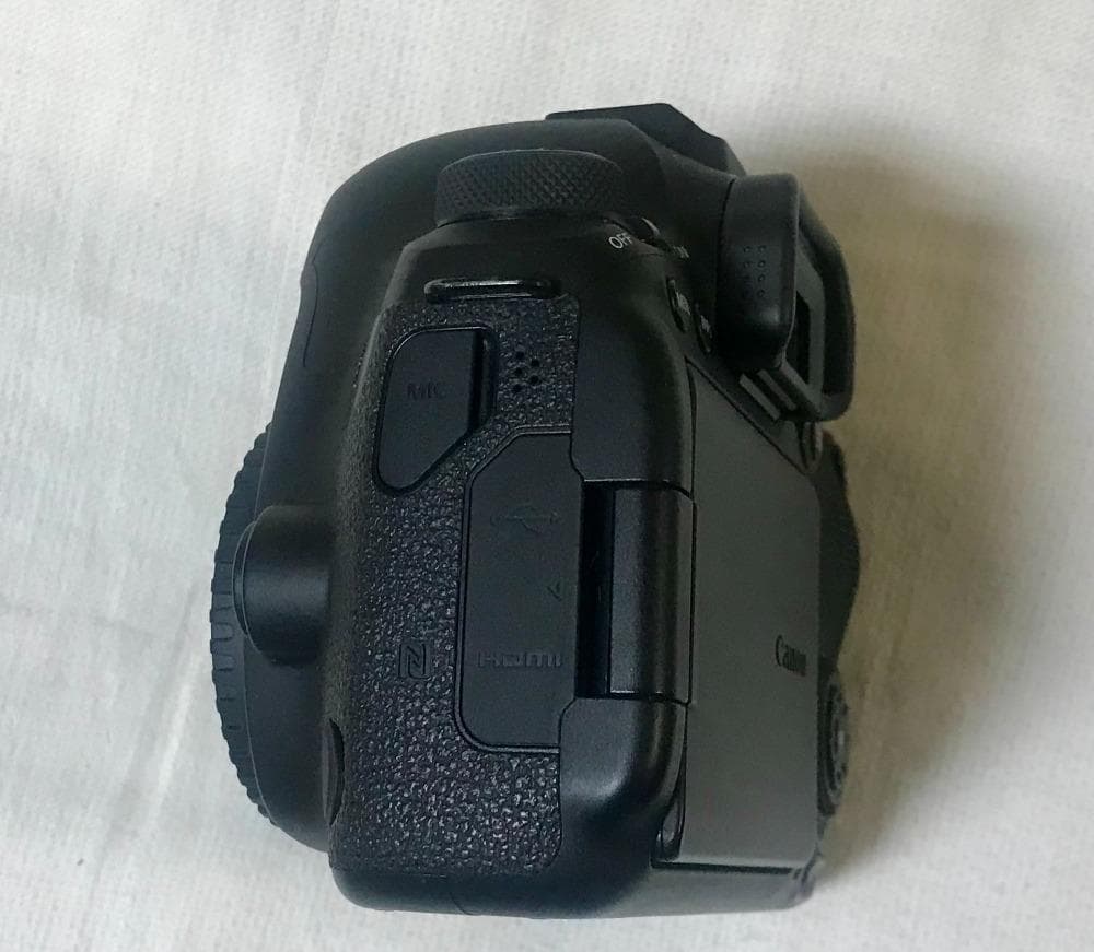 EOS6D MarkⅡ+予備バッテリ－2個付き+液晶部ガラスコーティング