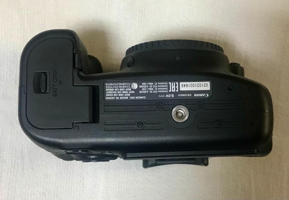 EOS6D MarkⅡ+予備バッテリ－2個付き+液晶部ガラスコーティング