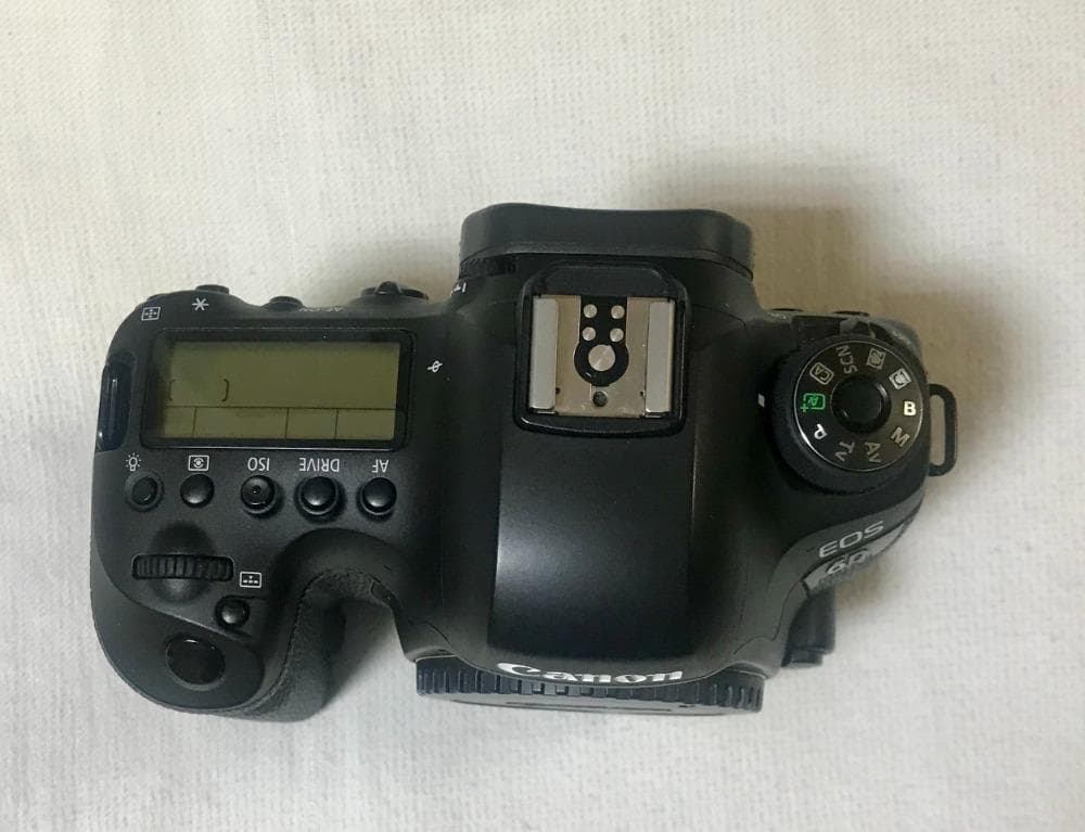 EOS6D MarkⅡ+予備バッテリ－2個付き+液晶部ガラスコーティング