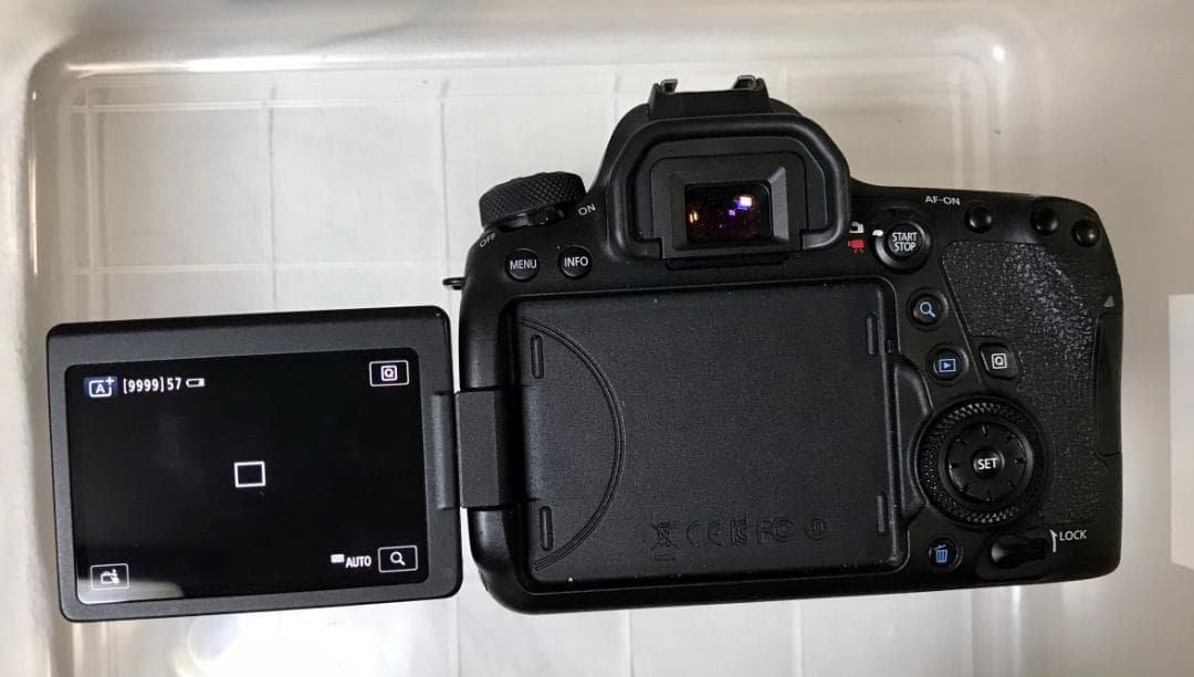 EOS6D MarkⅡ+予備バッテリ－2個付き+液晶部ガラスコーティング