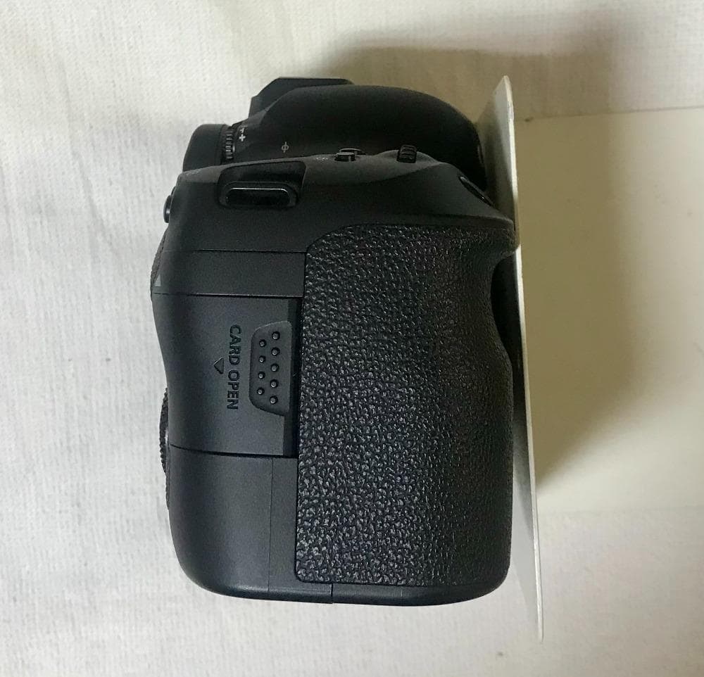 EOS6D MarkⅡ+予備バッテリ－2個付き+液晶部ガラスコーティング