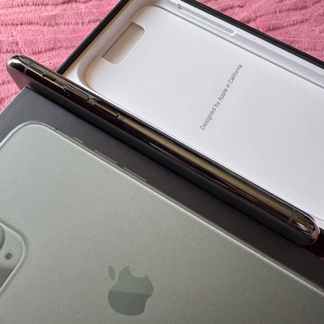 美品 iPhone 11 Pro 256GBミッドナイトグリーン SIMフリー