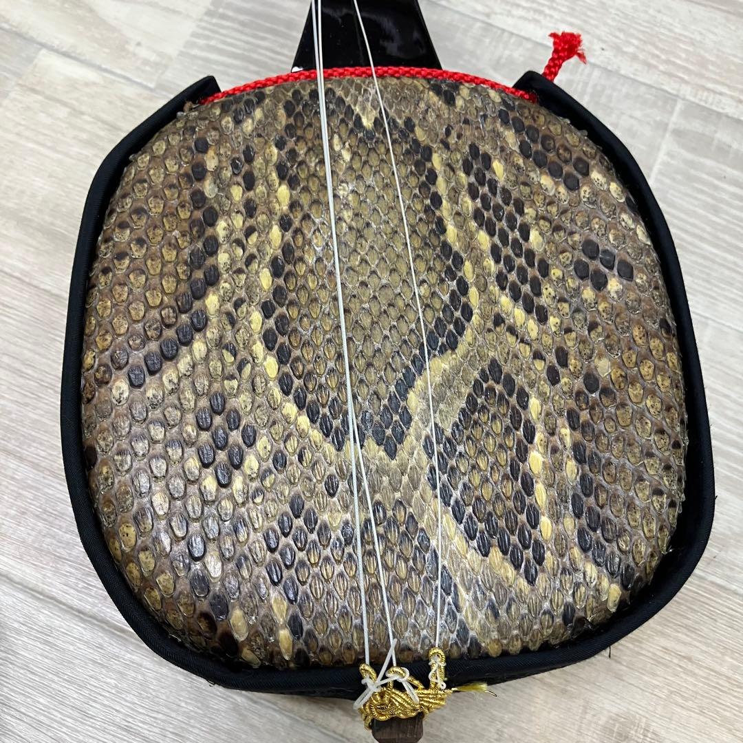 の*け様 三線　沖縄三線？　ハードケース付き　完全ジャンク　【27383969】