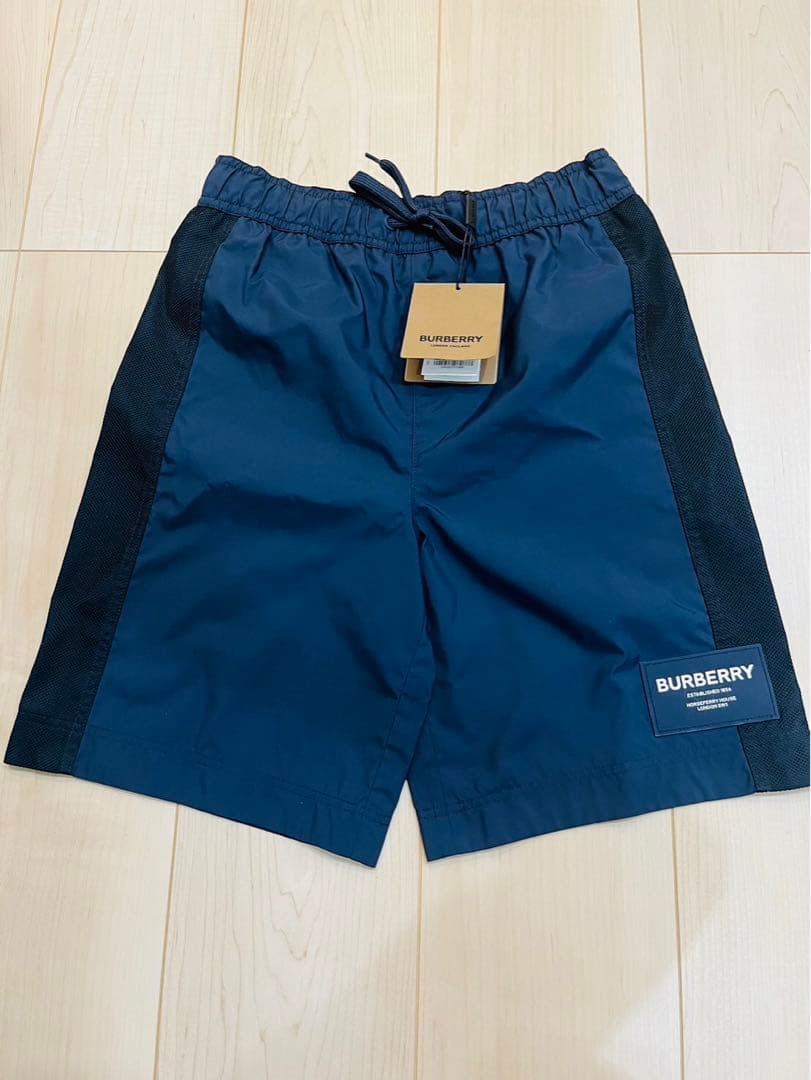新品　タグ付　Burberry キッズ　水陸両用　水着　140cm ハーフパンツ