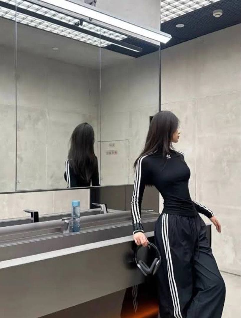 アディダスオリジナルス Adilenium タイト 長袖トップ ブラック S